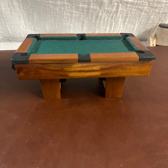 Very Rare Miniature Wood Billiards Table with Accessories by John Gullaksen. - Picture 15 of 15